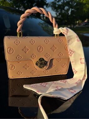 Elegant pale Pink Embossed Top-Handle Women’s Bag